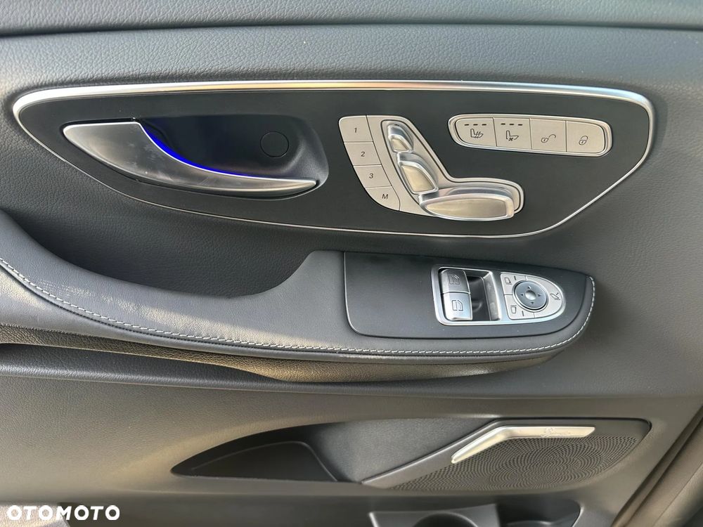 Mercedes-Benz Klasa V - 16