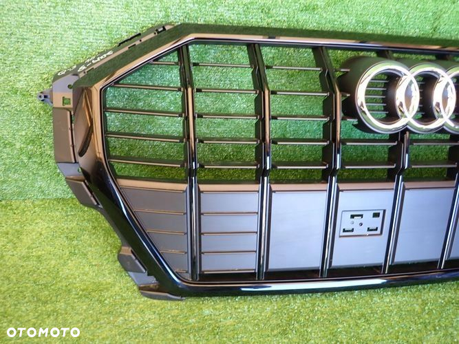 AUDI Q3 83A S-LINE 18- atrapa grill 83A853651E - 2