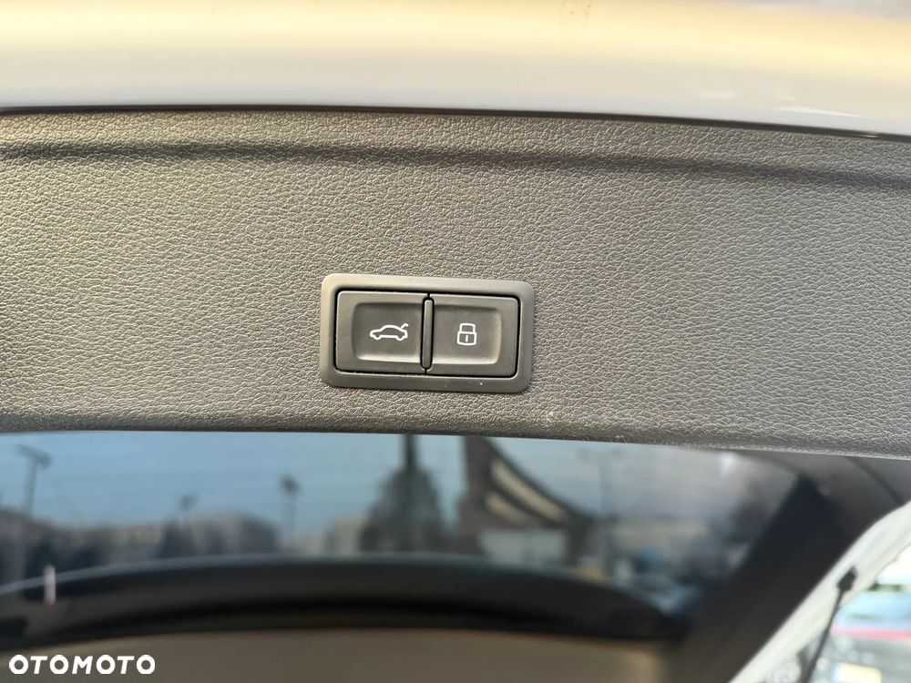 Audi A4 Avant 2.0 TDI ultra S tronic sport - 33