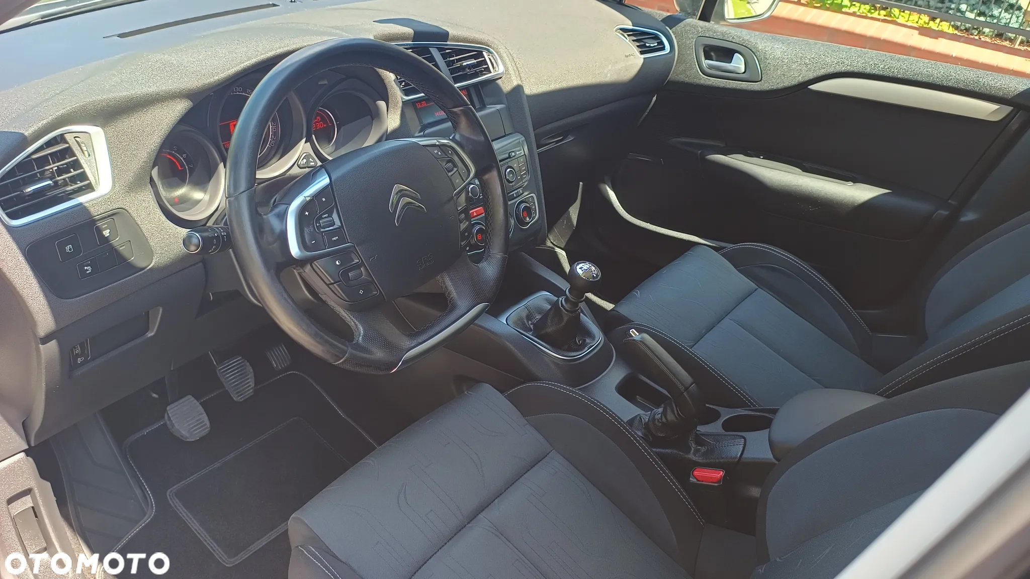 Citroën C4 e-HDi 110 Exclusive - 17
