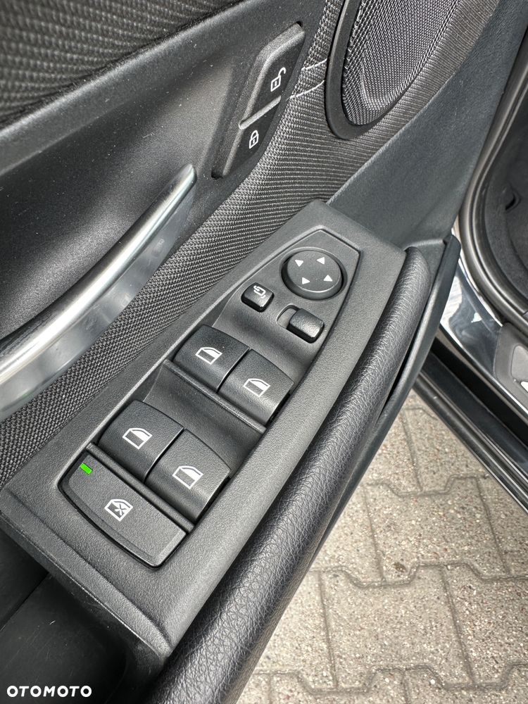 BMW Seria 2 218d - 9