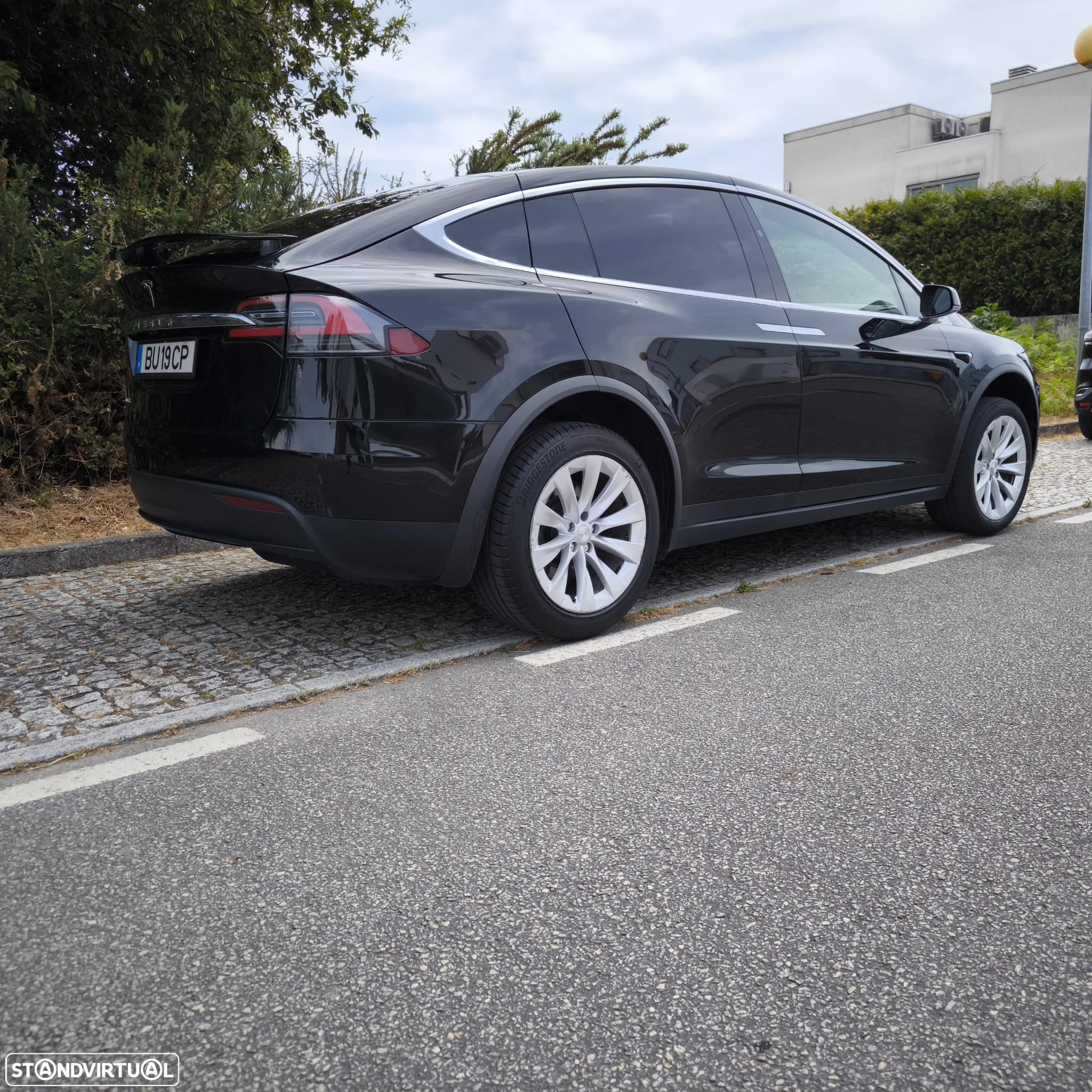 Tesla Model X - 13