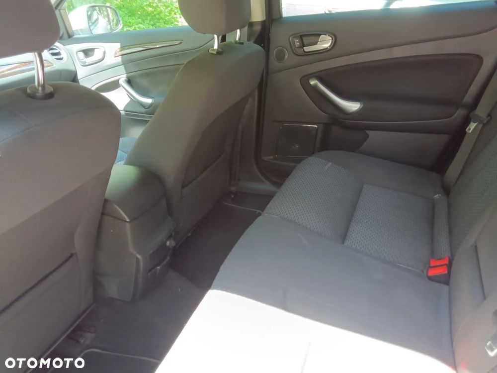 Ford Mondeo 2.0 TDCi Ghia - 12