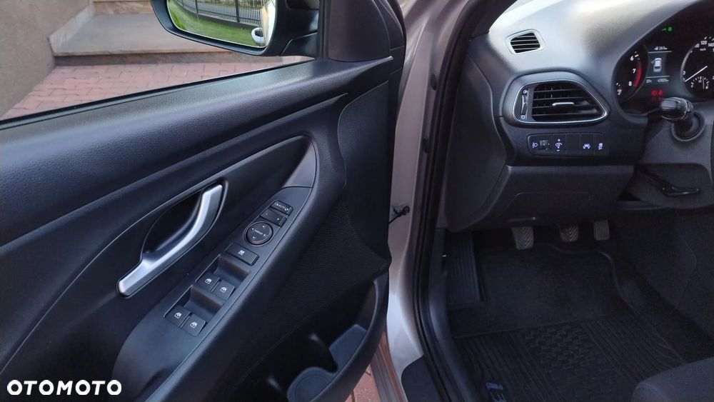 Hyundai i30 1.4 BlueDrive Go - 30