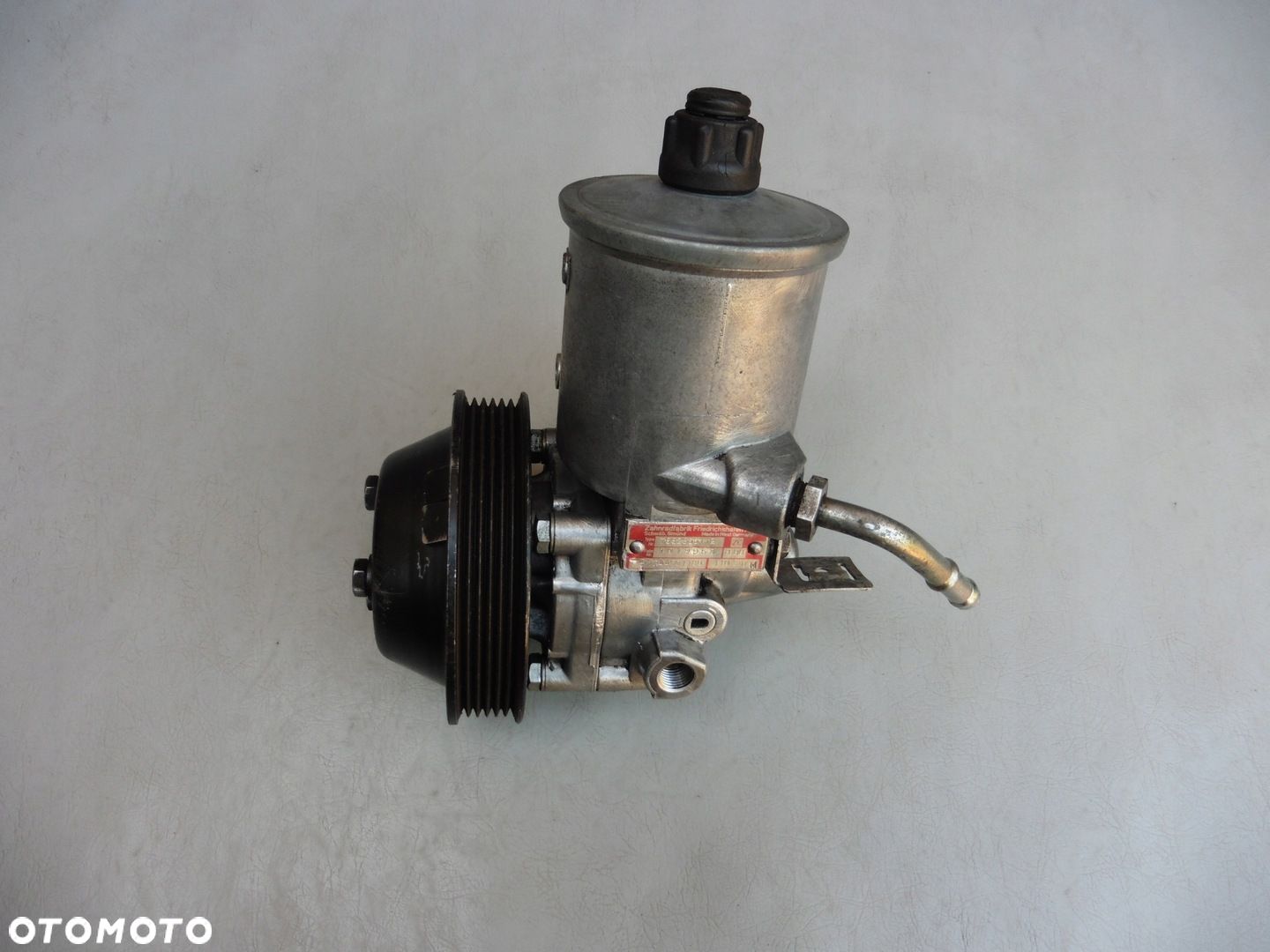 Pompa wspomagania Mercedes W124 C124 S124 3,0 110 BAR 7682900112 1244601180 - 1