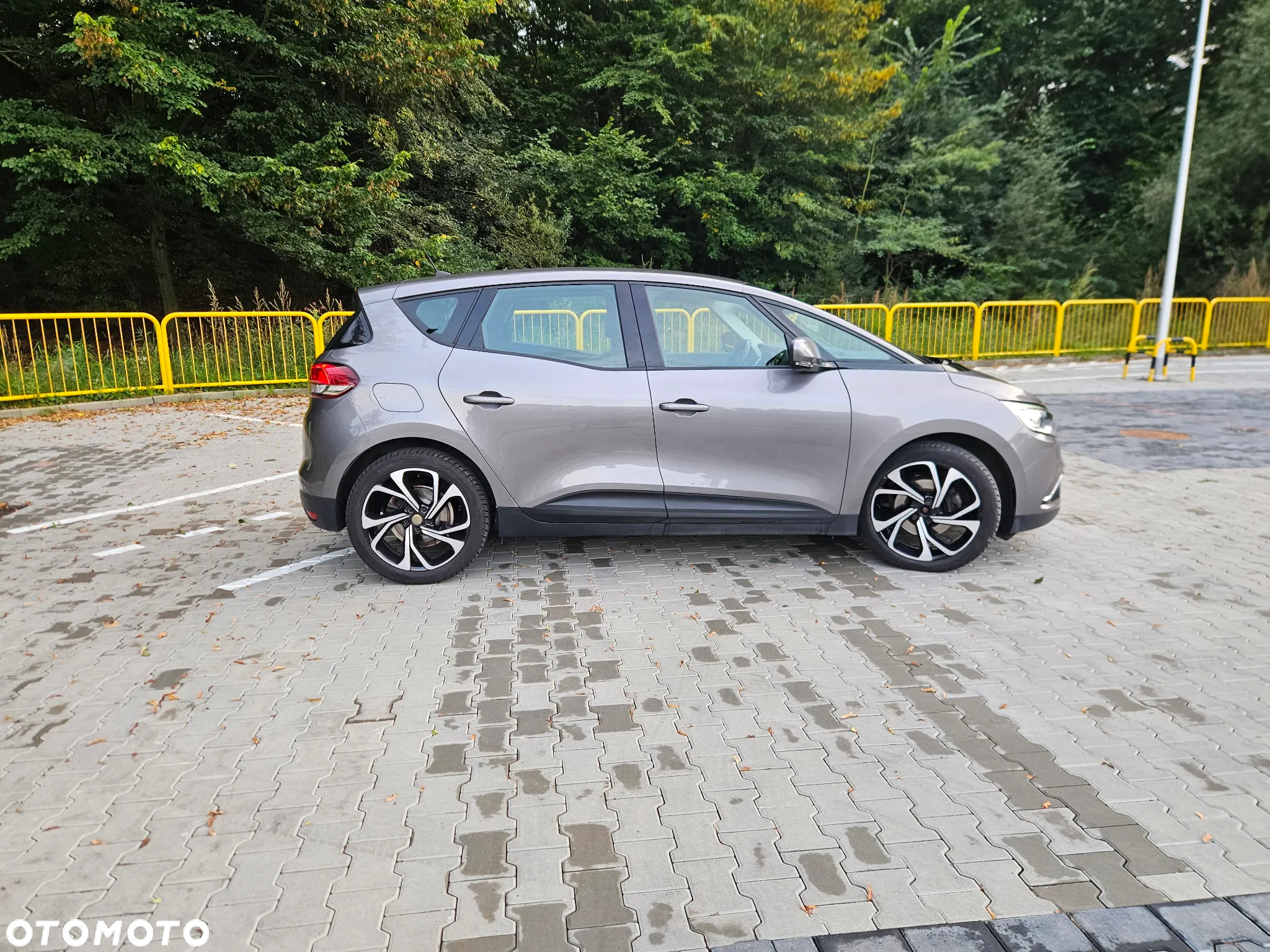 Renault Scenic 1.3 TCe FAP Zen - 12