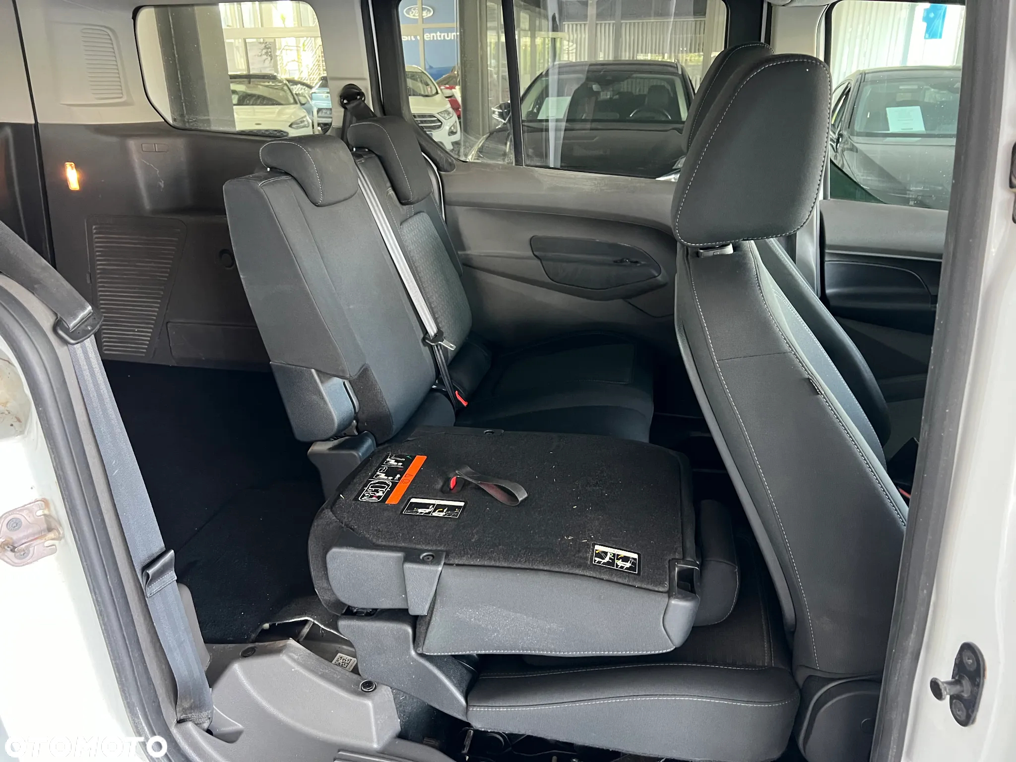 Ford Tourneo Connect Gr 1.5 EcoBlue Trend - 32