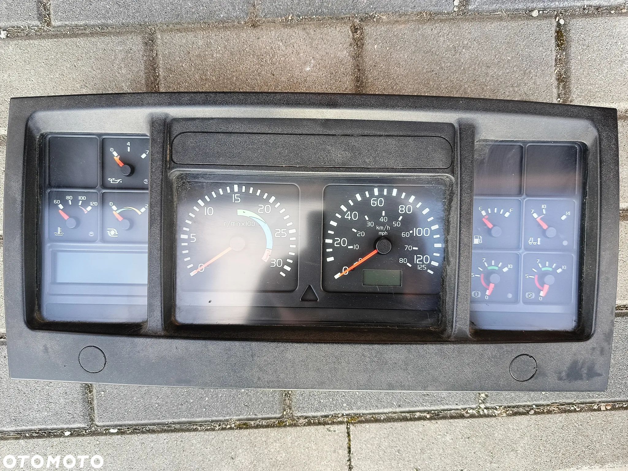 Licznik zegary Volvo FL6 FL10 - 1