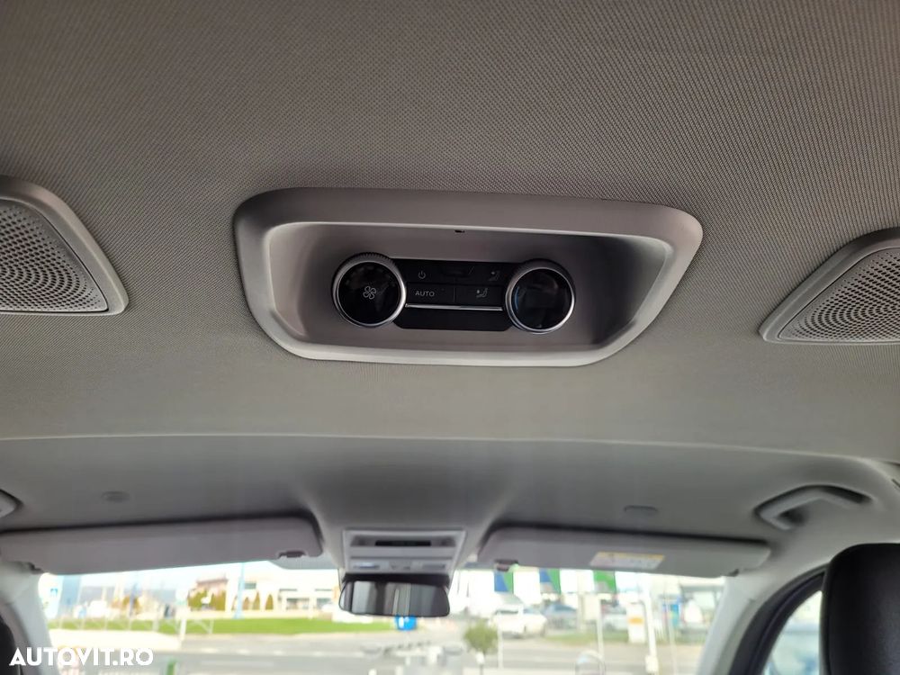 Volkswagen Caravelle - 11