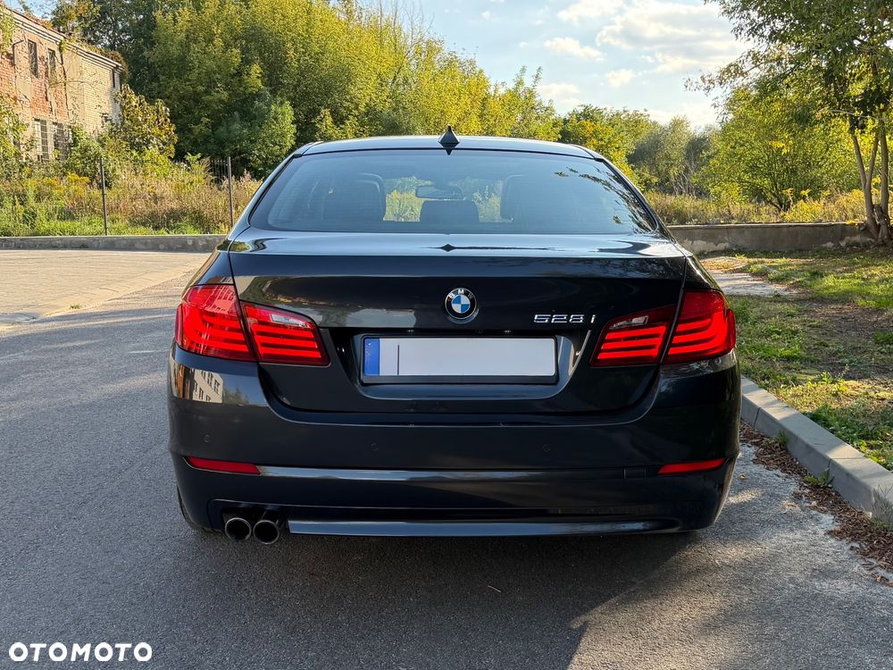 BMW Seria 5 528i xDrive Sport-Aut - 4