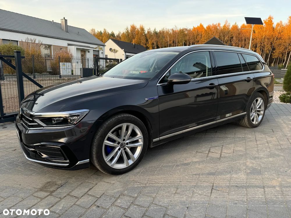 Volkswagen Passat - 1