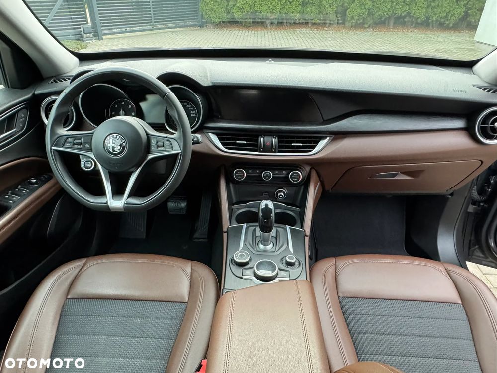 Alfa Romeo Stelvio 2.2 16V AT8 Business - 25