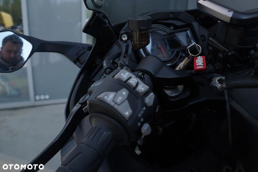 Kawasaki Ninja H2 SX - 18