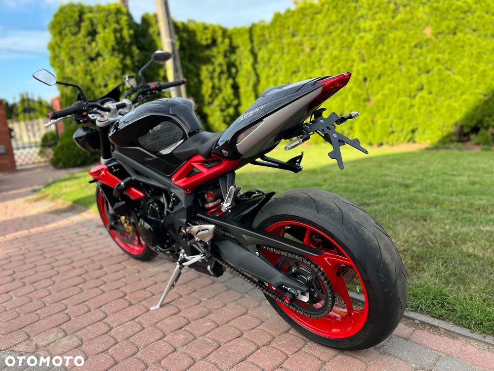 Triumph Street Triple - 10