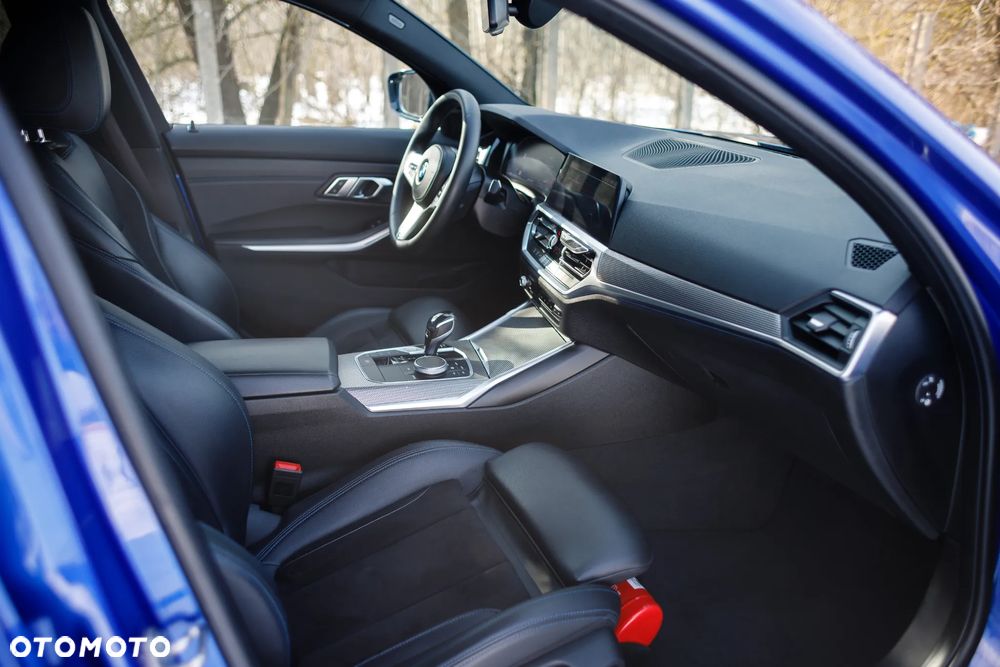 BMW Seria 3 318d M Sport Shadow - 17