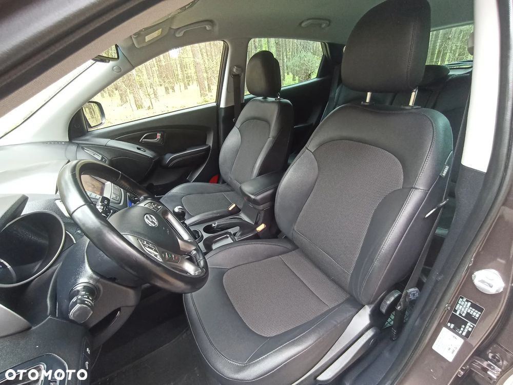 Hyundai ix35 1.7 CRDi 2WD blue Finale Gold - 21