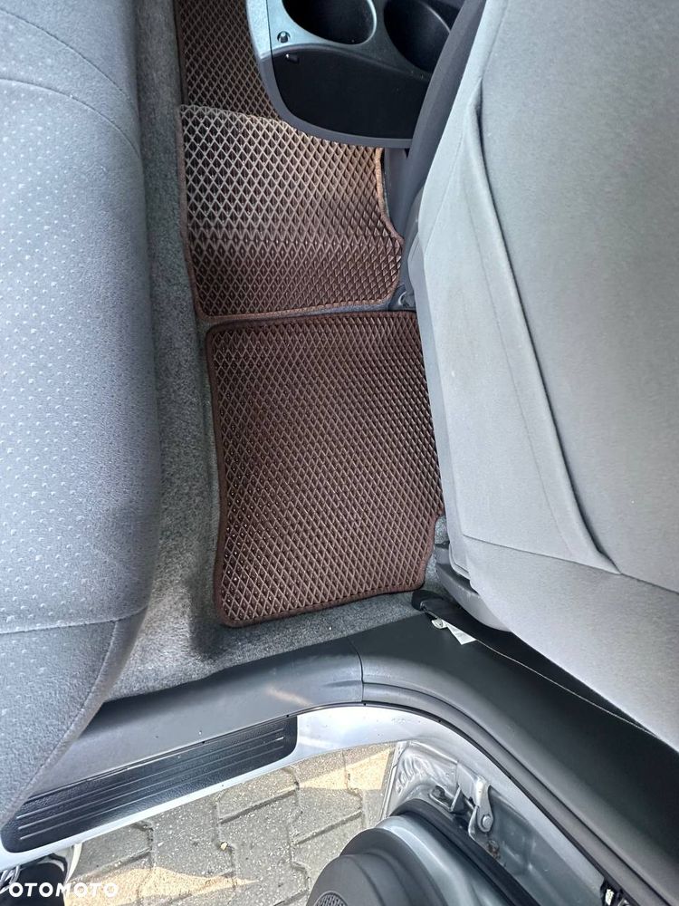Toyota Prius - 8