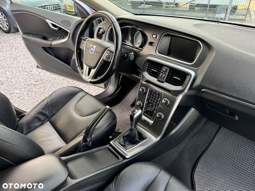 Volvo V40 D2 Momentum - 23