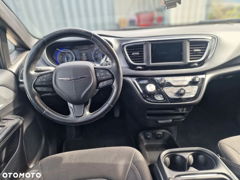 Chrysler Pacifica - 8