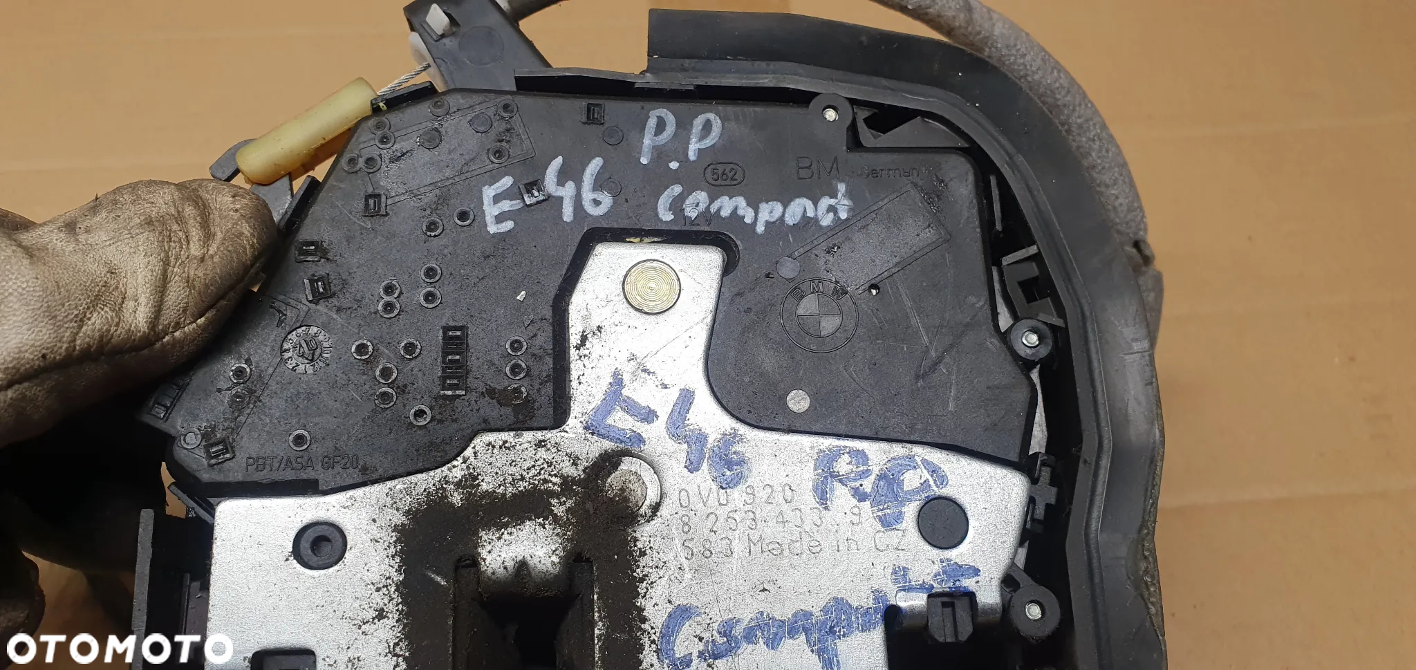 Zamek prawy przód przedni prawy BMW E46 7PIN Europa 8253433 - 7