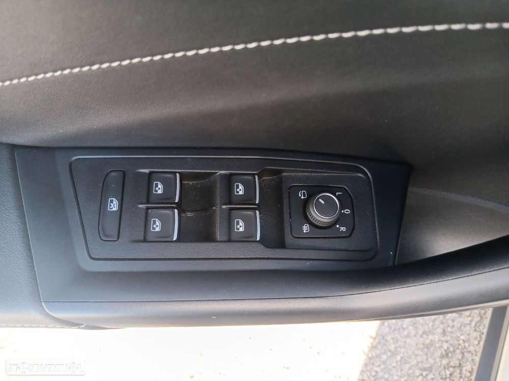 VW T-Roc 2.0 TDI R-Line DSG - 12