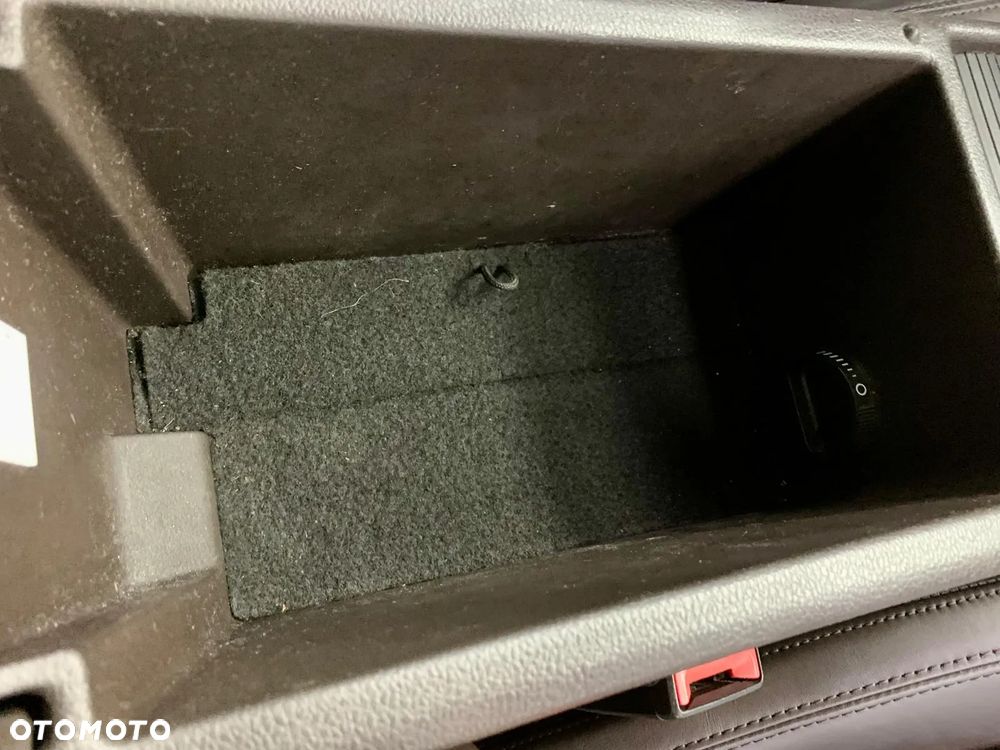 Skoda Superb 2.0 TDI L&K DSG - 33