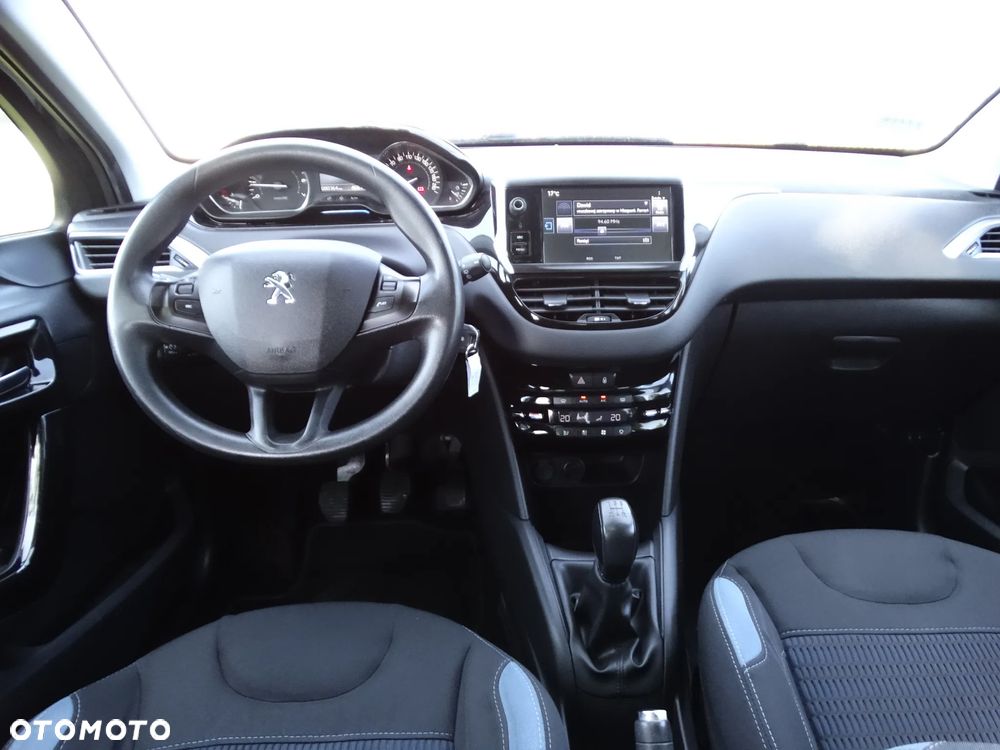Peugeot 208 - 13