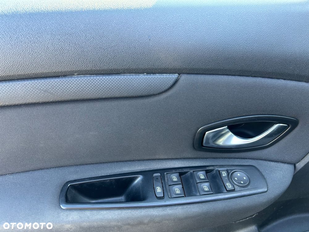 Renault Grand Scenic - 11