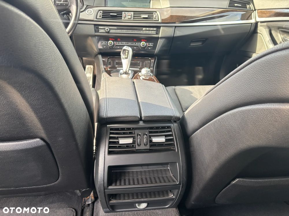 BMW Seria 5 528i - 23