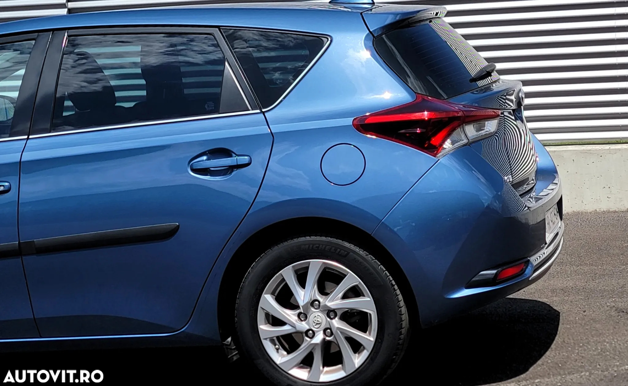 Toyota Auris 1.8 L VVT-i HSD Luna - 11
