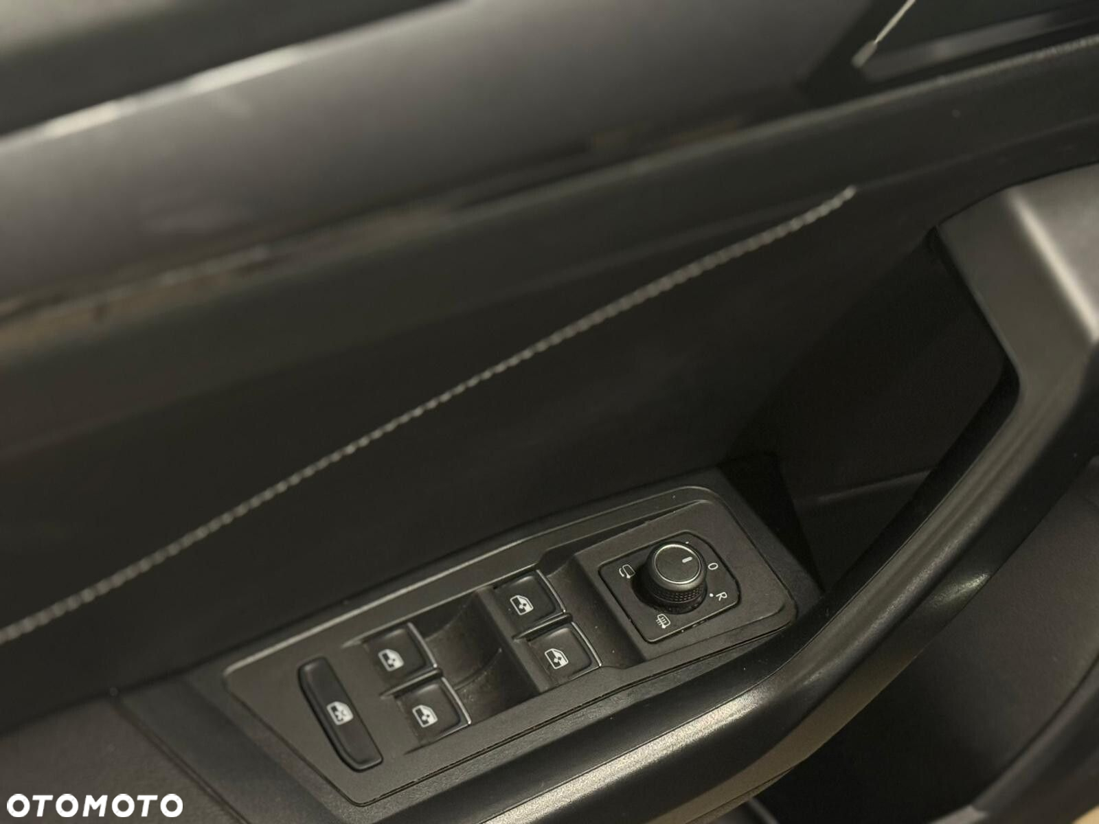 Volkswagen T-Roc - 25