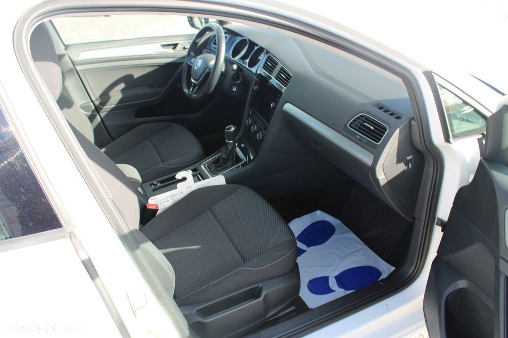 Volkswagen Golf - 27