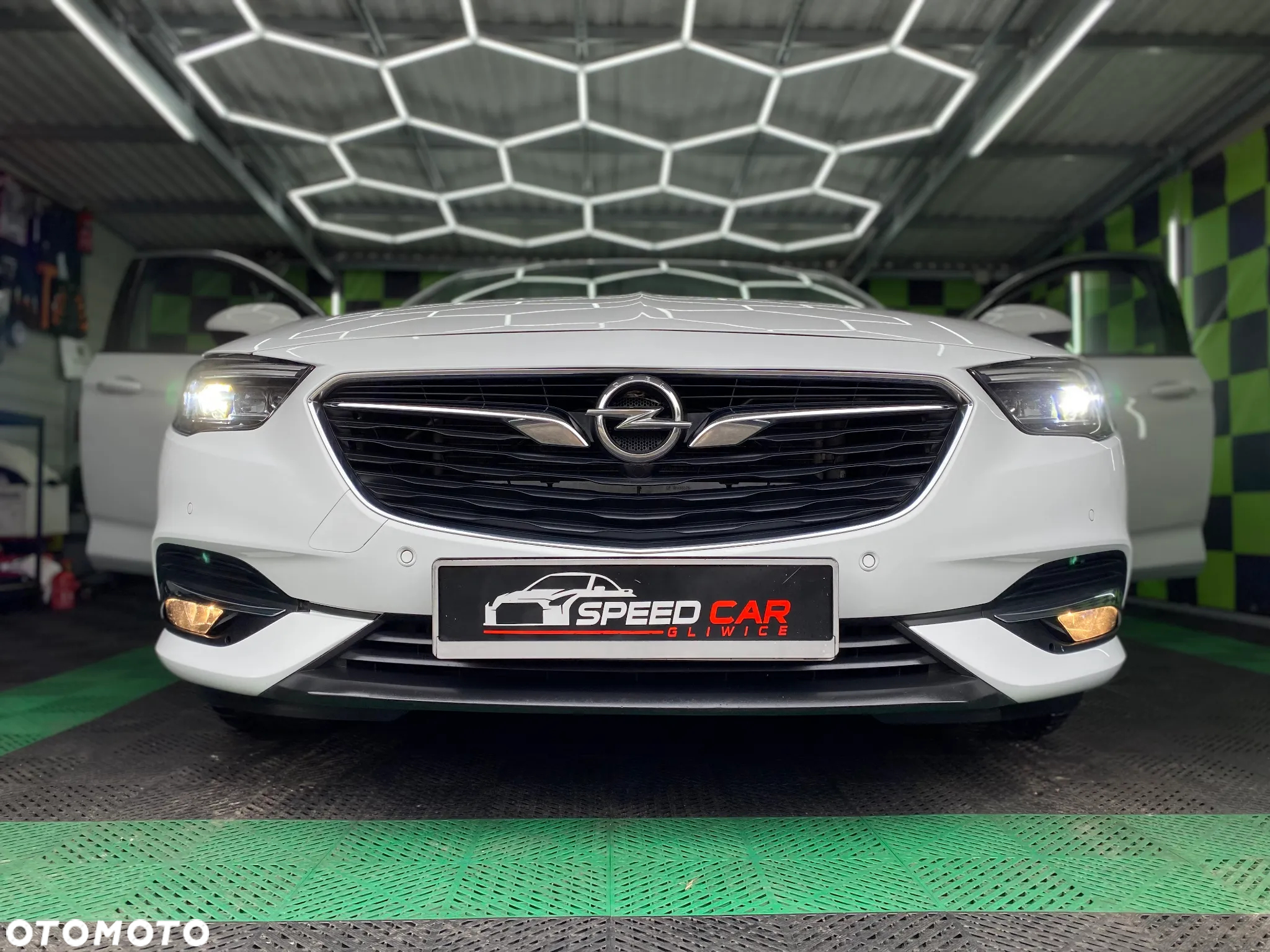 Opel Insignia - 18