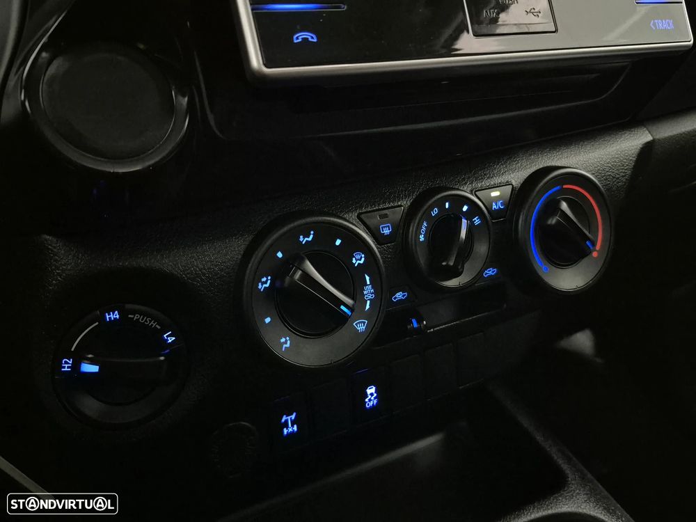Toyota Hilux 2.4D-4D 4X4 | GARANTIA | NACIONAL - 3 LUG - 2020 - 25
