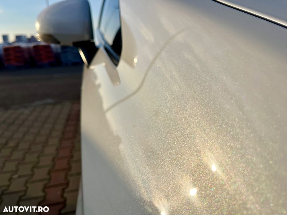 Toyota Prius Plug-in (Hybrid) Life - 28