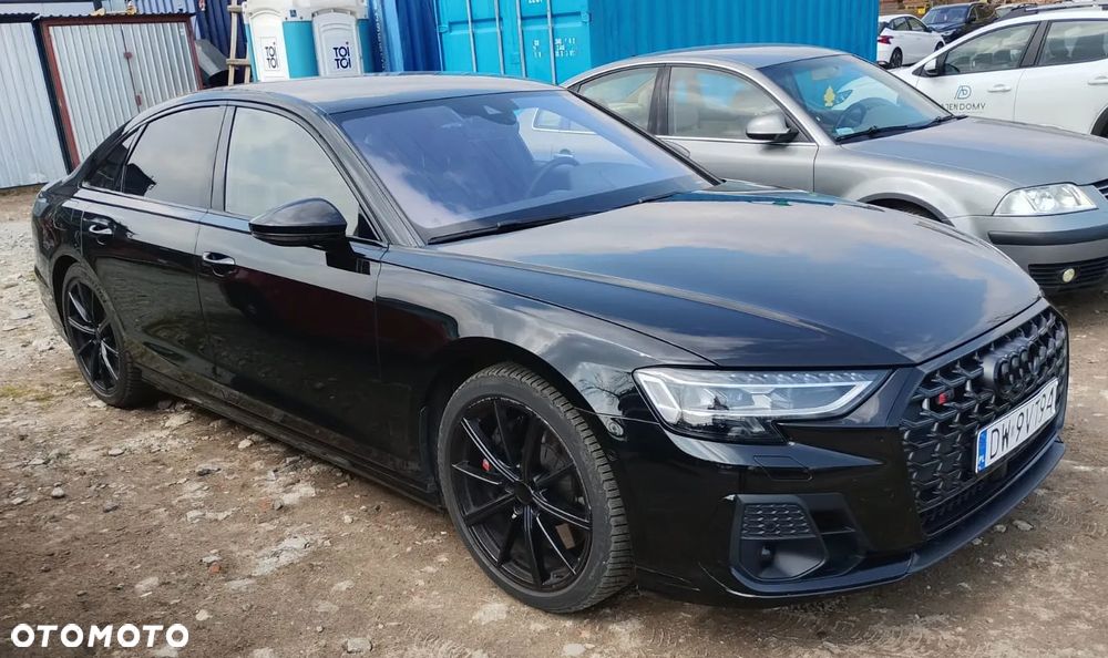 Audi S8 - 2