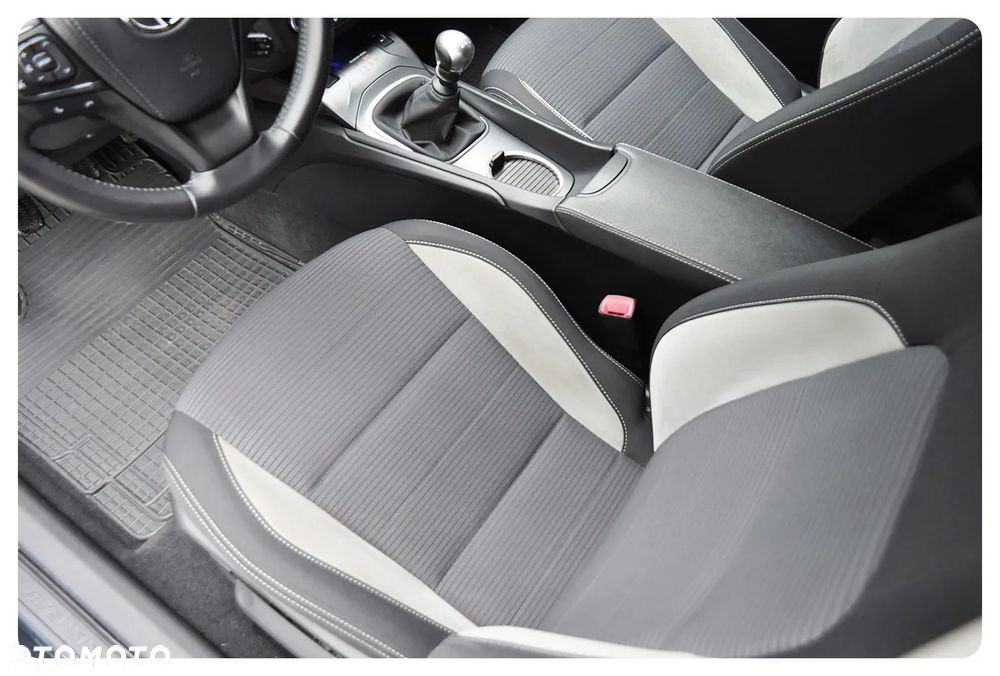 Toyota Avensis Touring Sports 1.8 Business Edition - 25