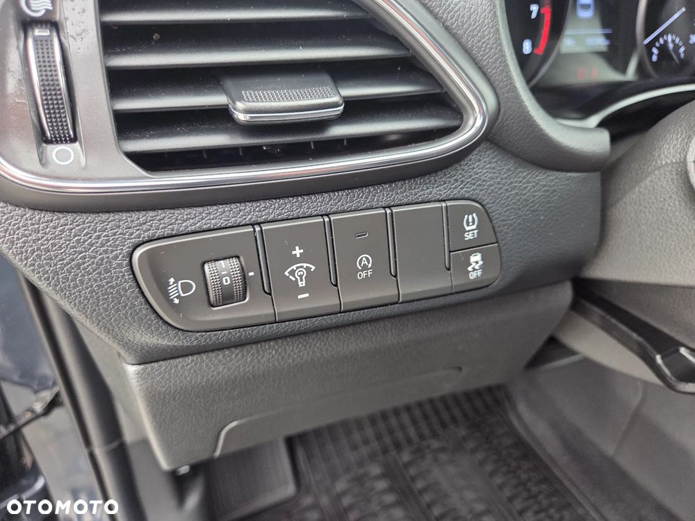 Hyundai i30 1.5 DPI Classic + - 37