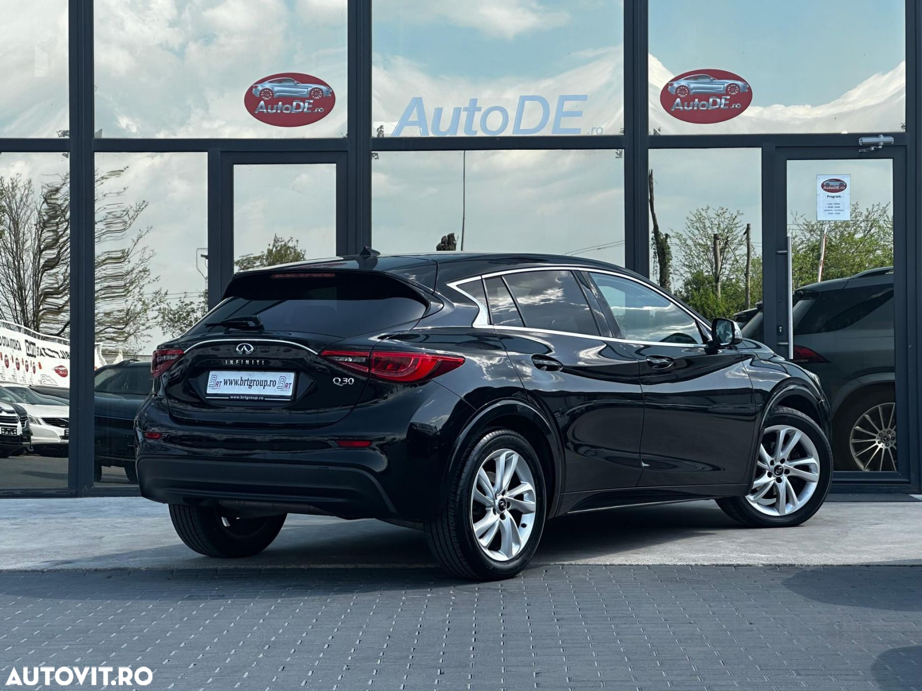 Infiniti Q30 - 3