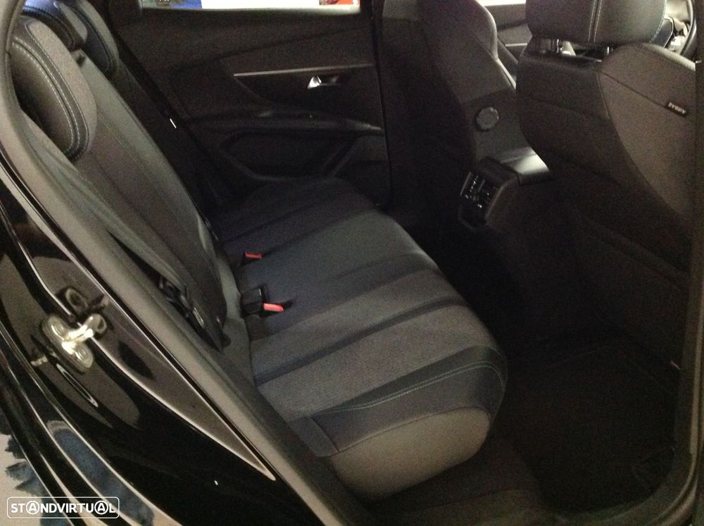 Peugeot 3008 1.5 BlueHDi Allure Pack EAT8 - 24