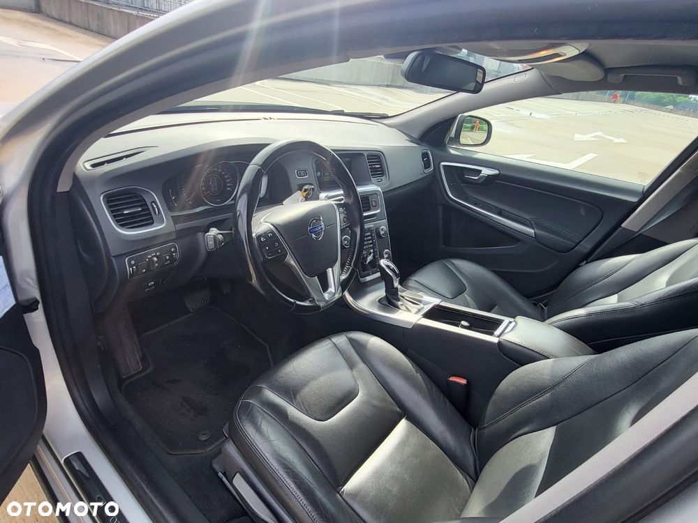 Volvo V60 D4 Geartronic Momentum - 11