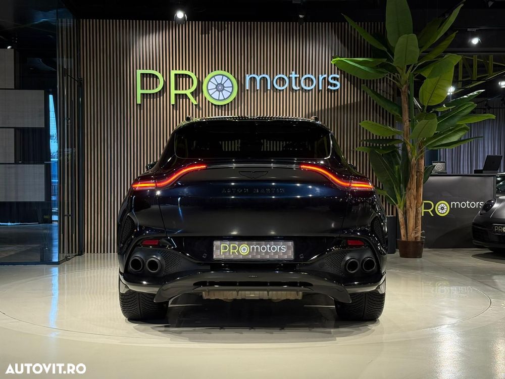 Aston Martin DBX - 9