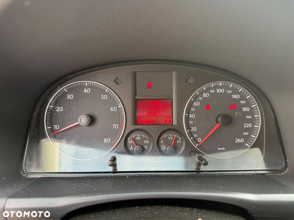 Volkswagen Touran - 23