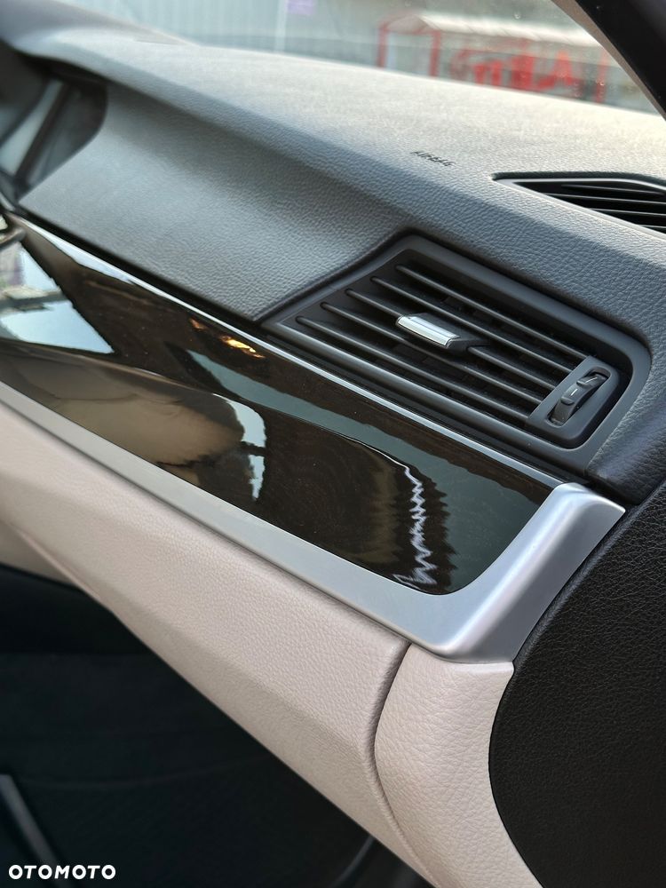 BMW Seria 5 528i xDrive Sport-Aut - 20