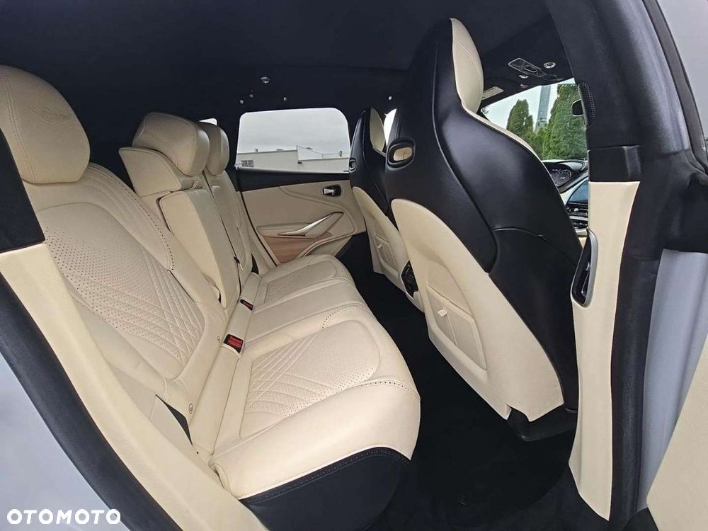 Aston Martin DBX - 4