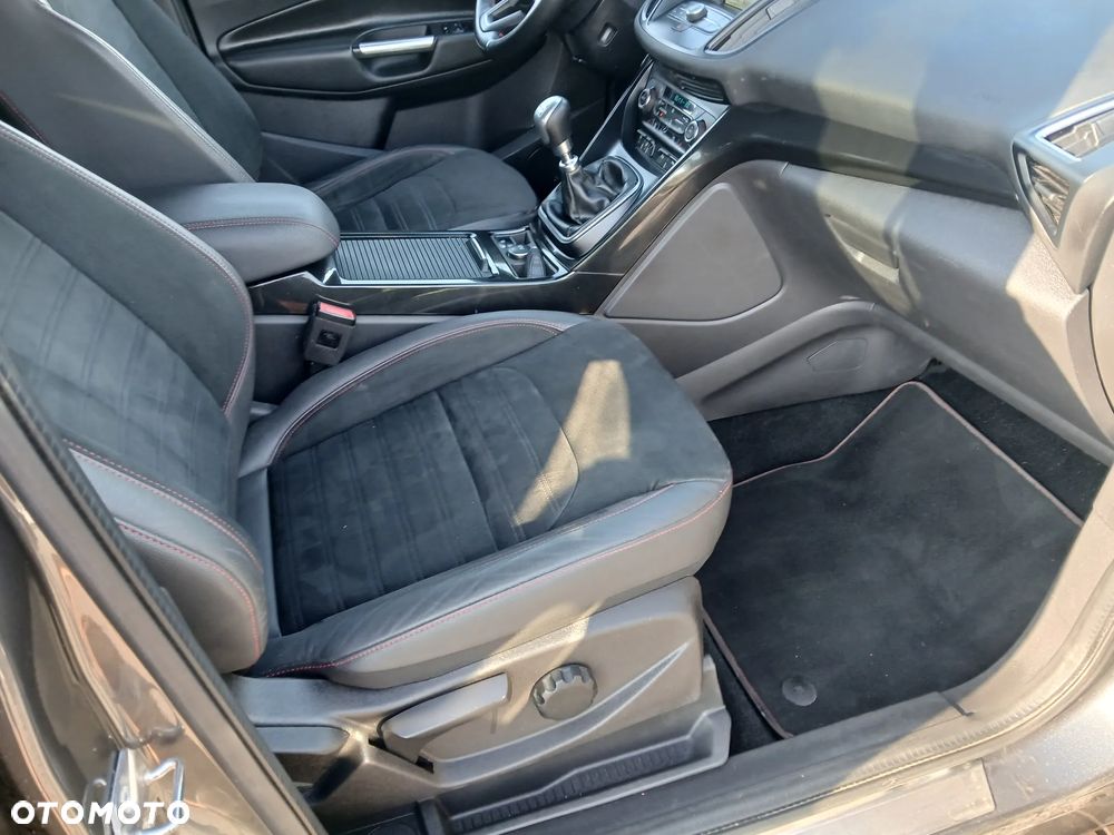 Ford Kuga 1.5 EcoBoost FWD ST-Line X - 35