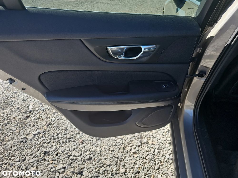 Volvo V60 D4 Momentum - 25