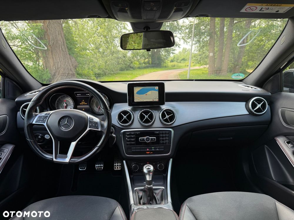 Mercedes-Benz GLA 200 AMG Line - 15
