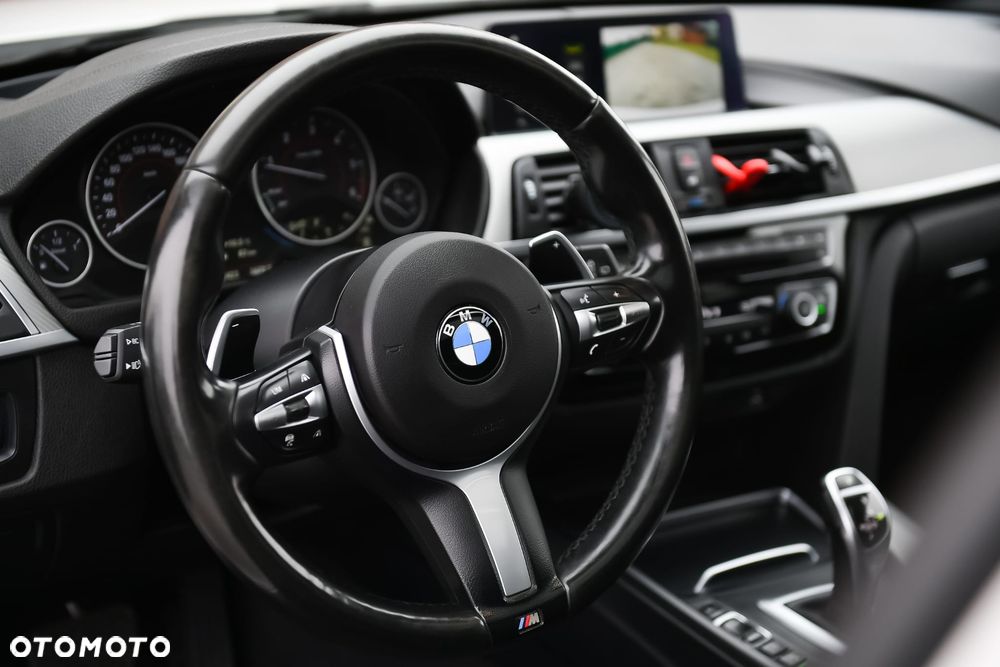 BMW Seria 3 320d xDrive Edition M Sport Shadow - 19
