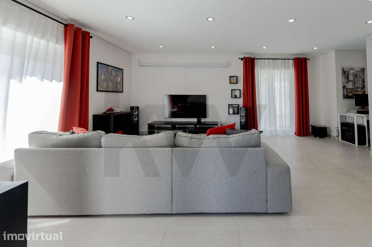 Moradia independente para venda, T3 c/nova, 2 pisos, com 157 m2, Lote - Grande imagem: 5/44